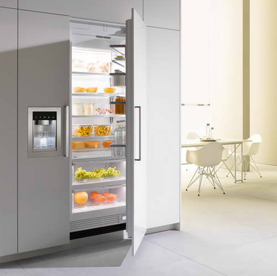 Вместительный и умный холодильник